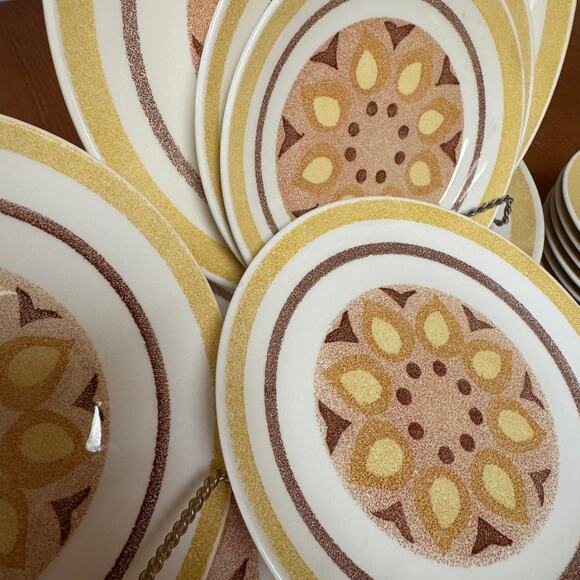 Vintage "Yellow Star" Dinner Plates by Taylor Smith Taylor (TST) Set of 4 - Picture 4 of 8